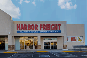 Harbor freight shop closing time